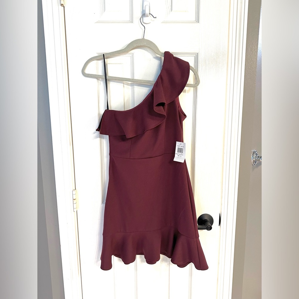 Maroon cocktail dress. One shoulder ruffle detail. B Darlin brand. Size 3/4